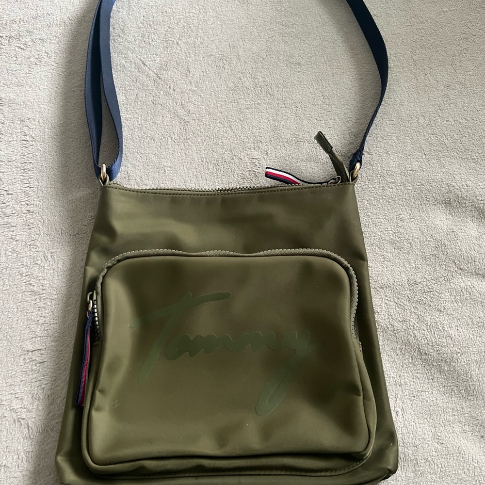 Tommy Hilfiger Crossbody Great condition